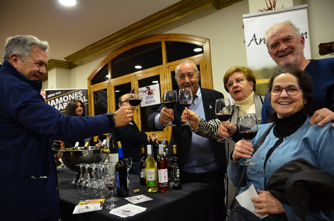 Gran ambiente en la apertura de las Jornadas del Vino, Jamón y Chacinas de Huétor Vega