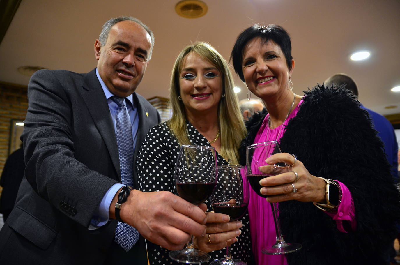 Gran ambiente en la apertura de las Jornadas del Vino, Jamón y Chacinas de Huétor Vega