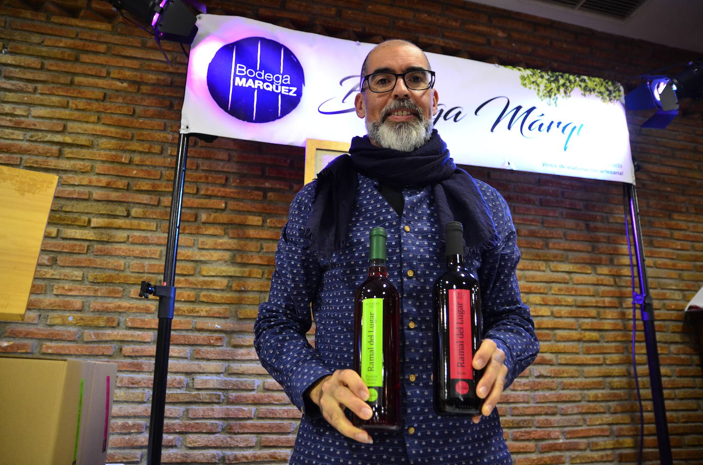 Gran ambiente en la apertura de las Jornadas del Vino, Jamón y Chacinas de Huétor Vega