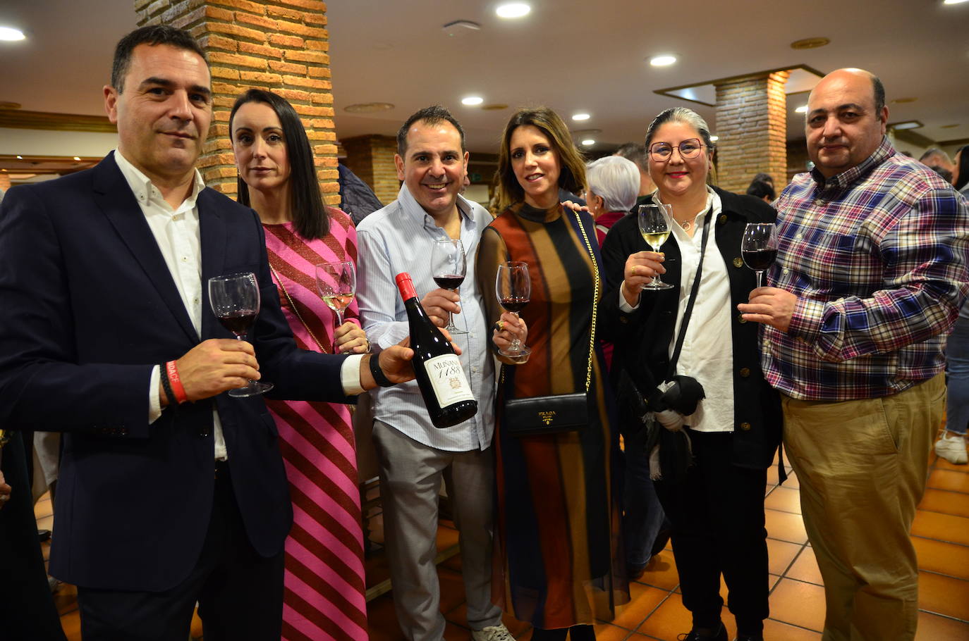 Gran ambiente en la apertura de las Jornadas del Vino, Jamón y Chacinas de Huétor Vega