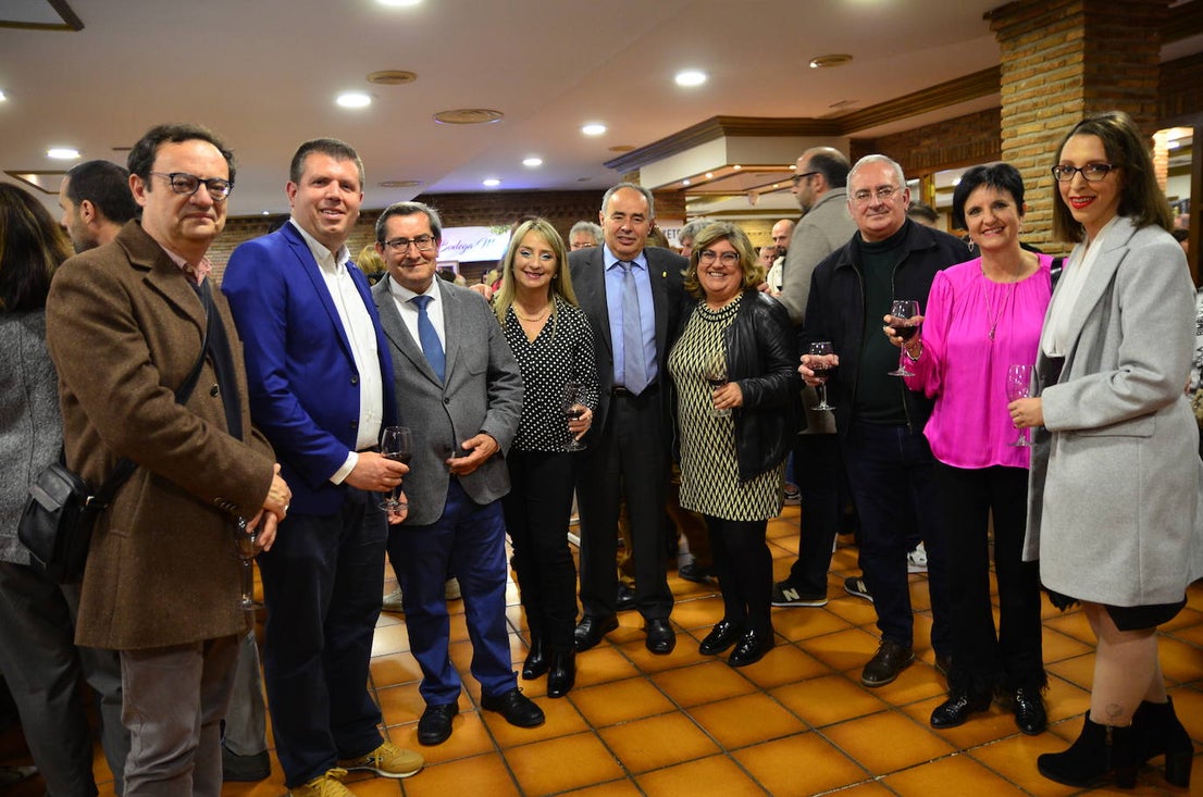 Gran ambiente en la apertura de las Jornadas del Vino, Jamón y Chacinas de Huétor Vega