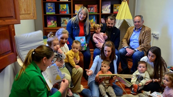 Huétor Vega estrena el servicio de 'bebeteca' en la Biblioteca Municipal