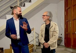 El concejal de Cultura, Chus Fernández, con Jesús Gil Corral.