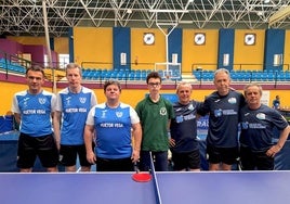 Los veteranos del Huétor Vega, a la izquierda, en Marmolejo.