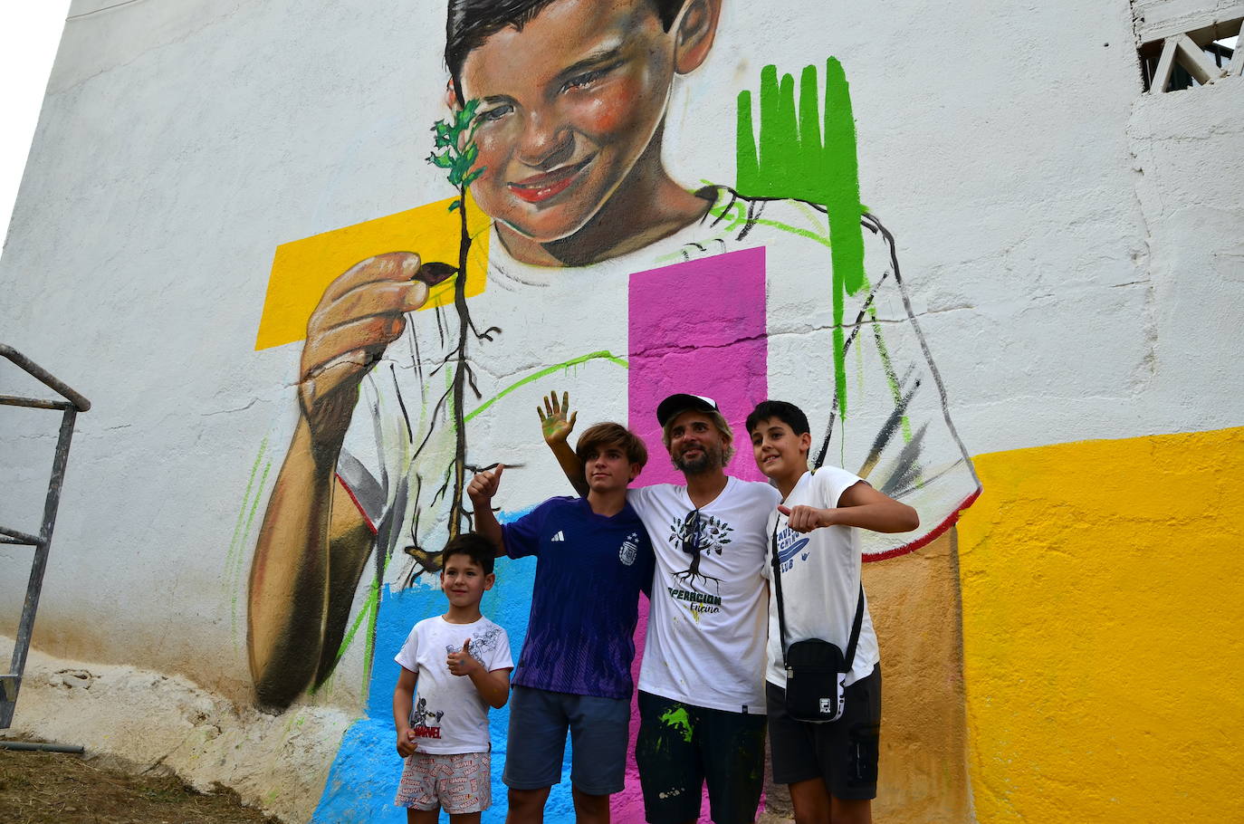 Un mural en Huétor Vega recuerda la importancia de «sembrar el futuro»
