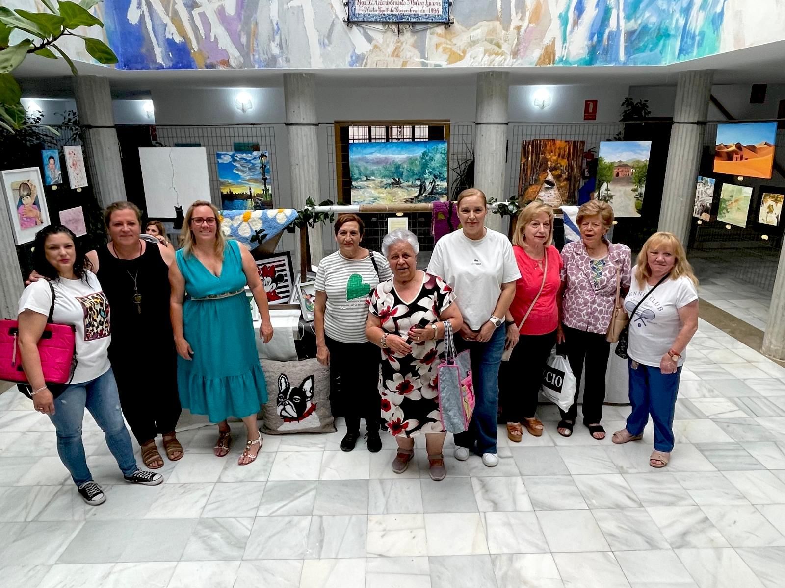 Alumnas del taller de manualidades.