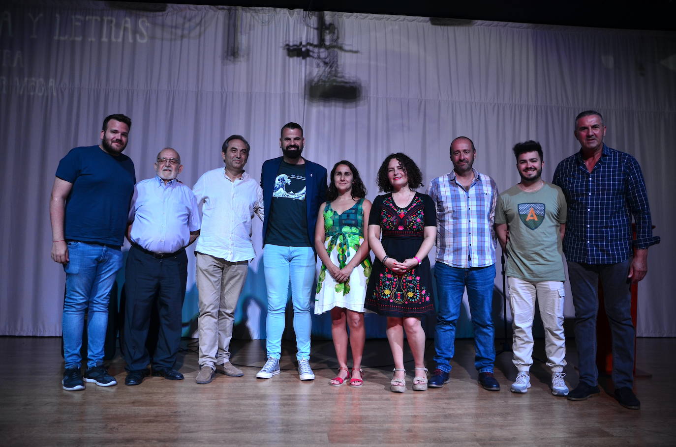 Acto de entrega de premios de los certámenes culturales de Huétor Vega.