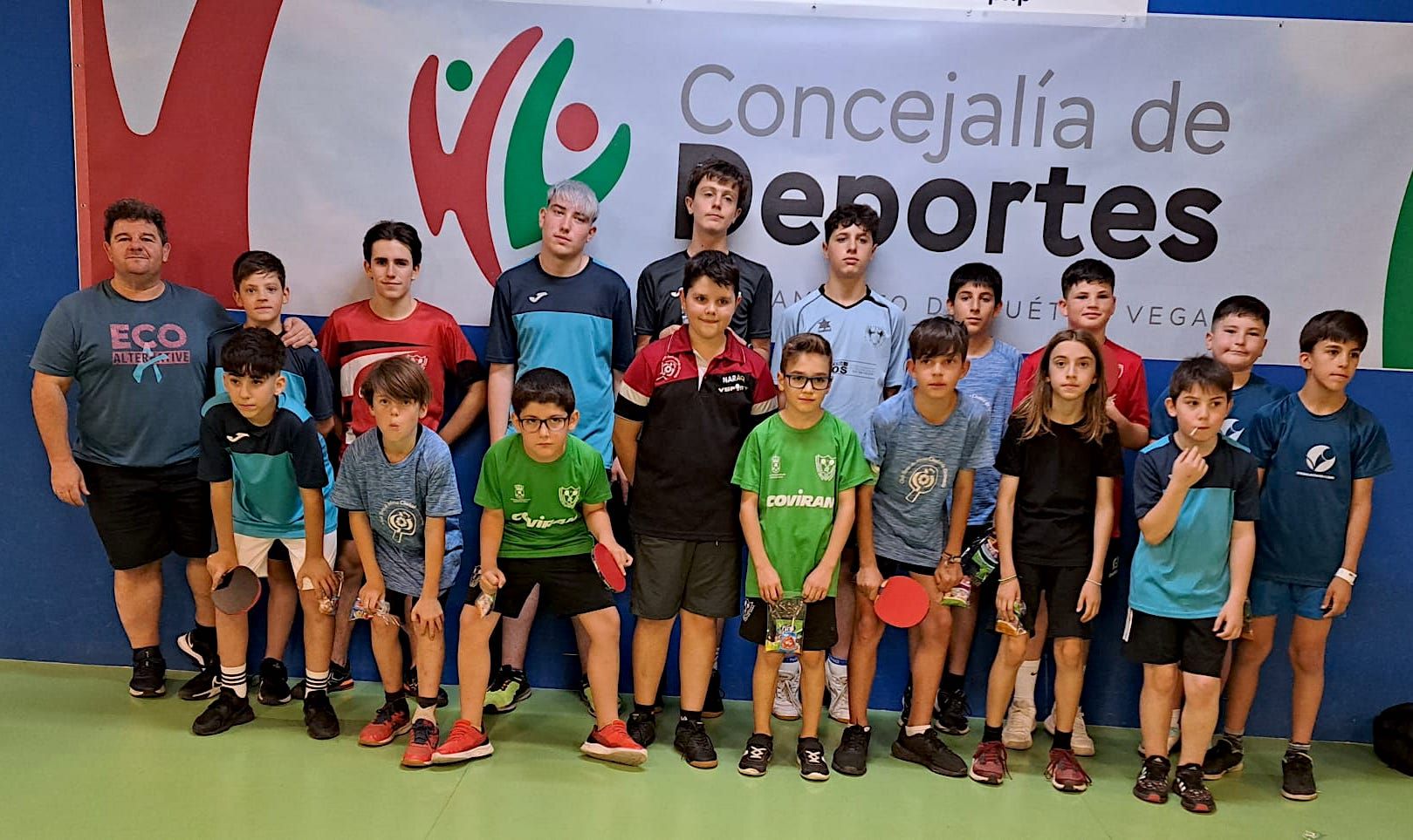 Los más jóvenes, en la sede del club hueteño.