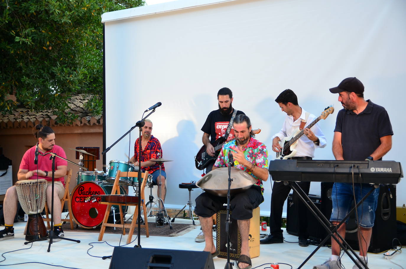 Huétor Vega abre el micro y el escenario se llena de talento