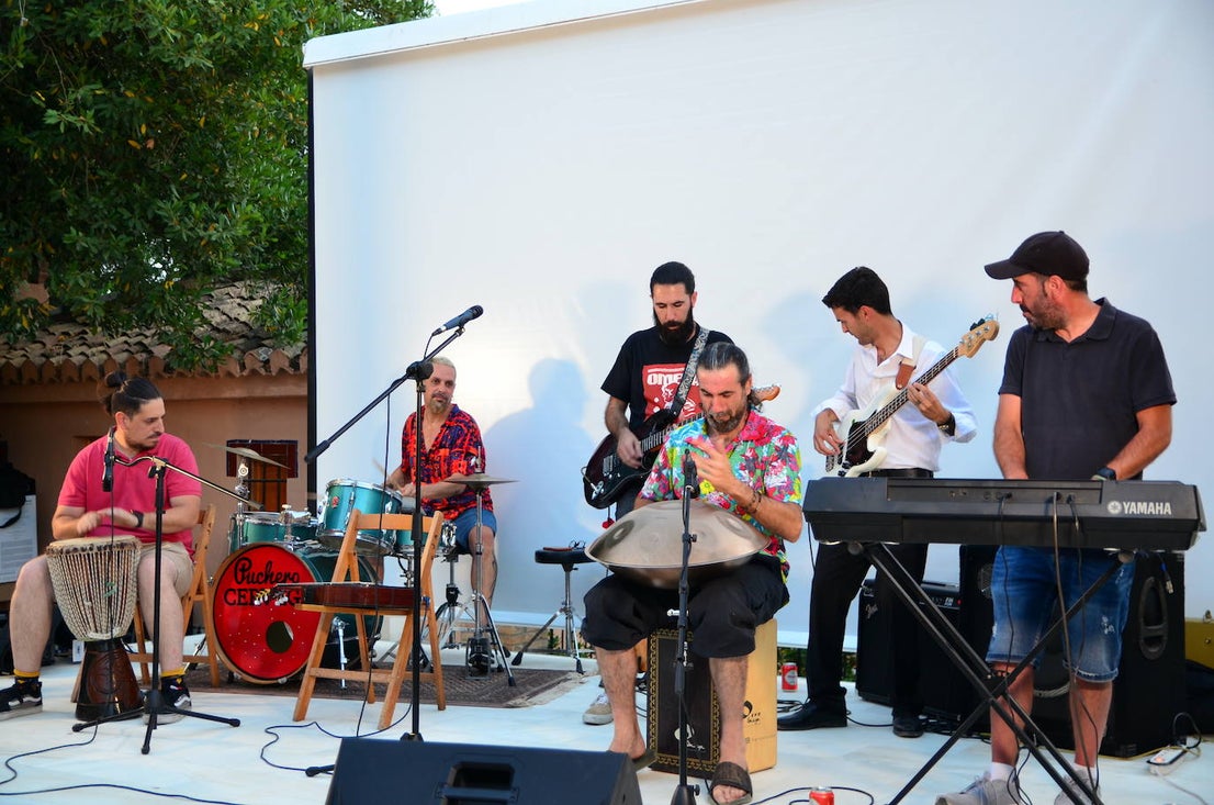 Huétor Vega abre el micro y el escenario se llena de talento
