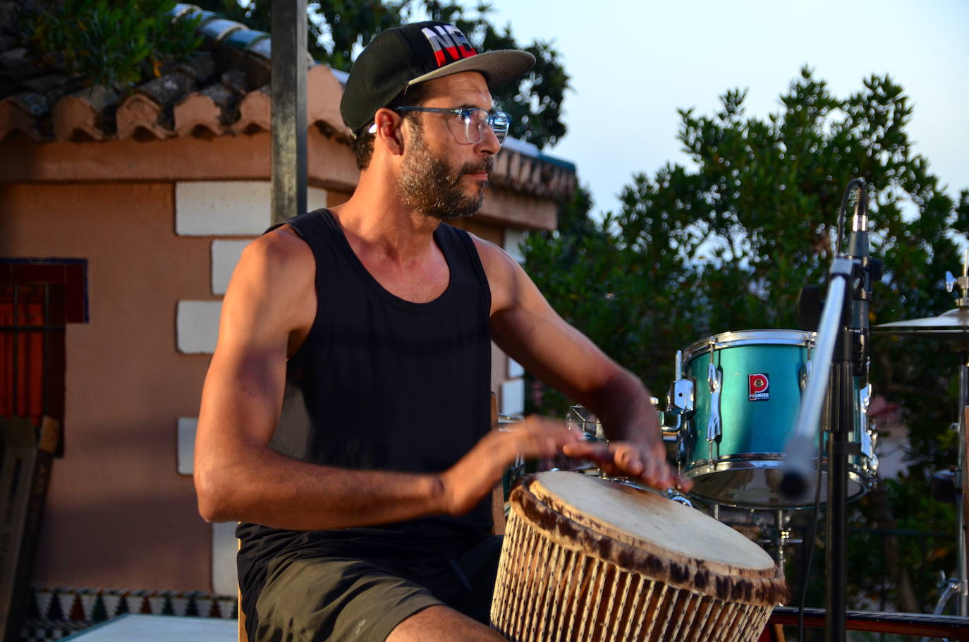 Huétor Vega abre el micro y el escenario se llena de talento