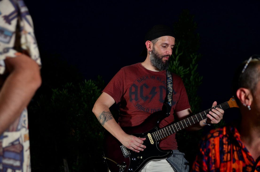 Huétor Vega abre el micro y el escenario se llena de talento