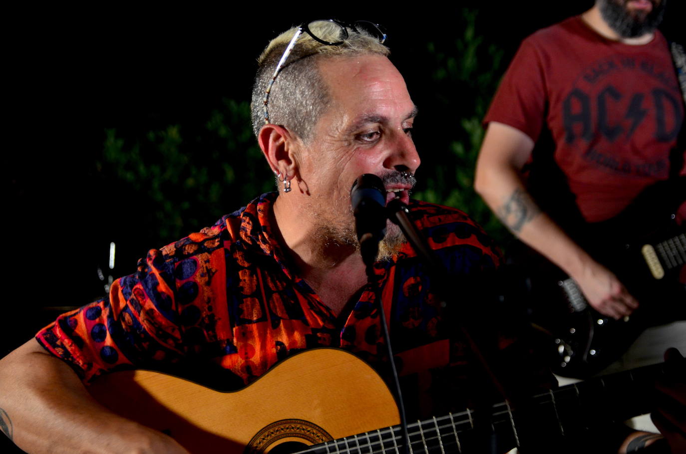 Huétor Vega abre el micro y el escenario se llena de talento