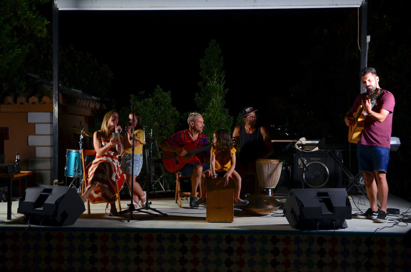 Huétor Vega abre el micro y el escenario se llena de talento