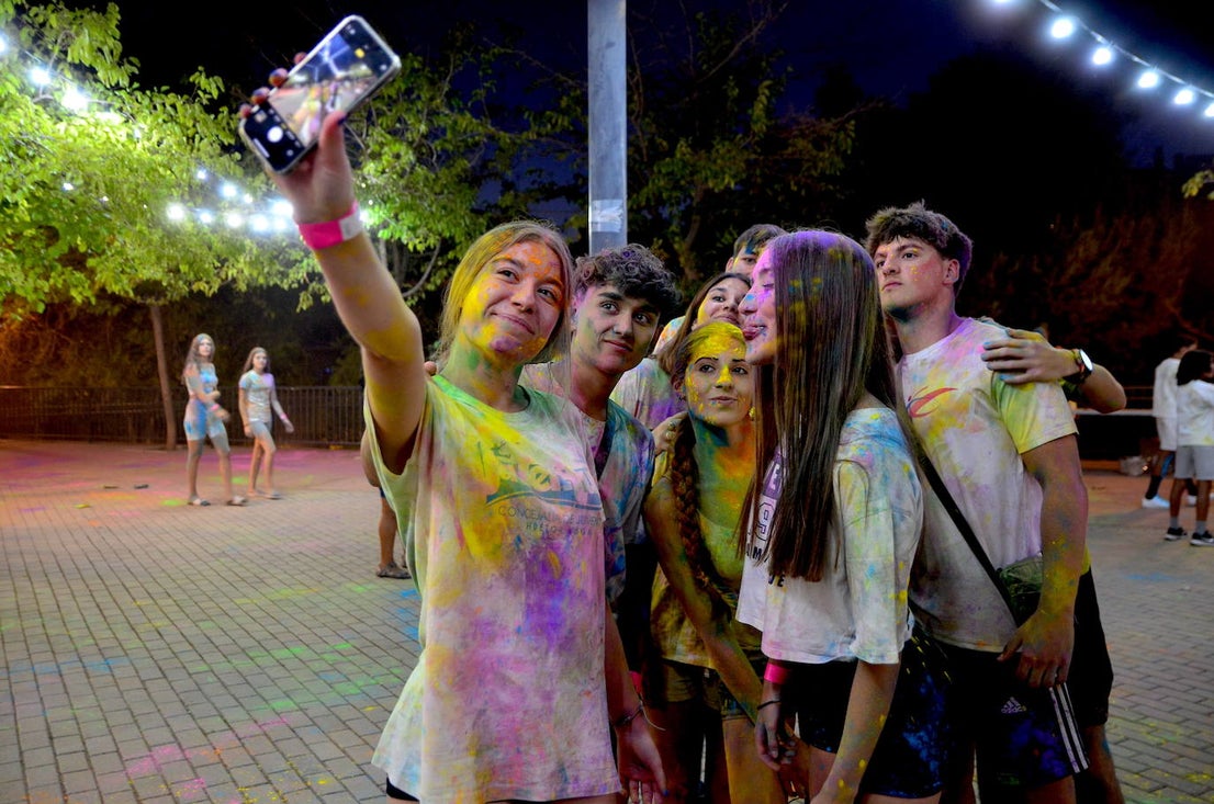 Todo es de color en la Fiesta Holi de Huétor Vega