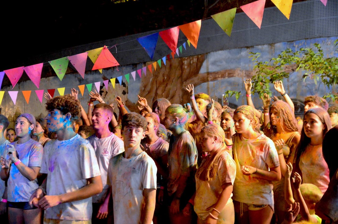 Todo es de color en la Fiesta Holi de Huétor Vega