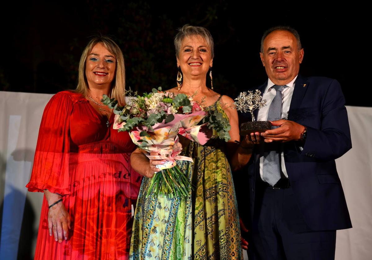 El pregón de María Angustias Velázquez inaugura las fiestas de Huétor Vega