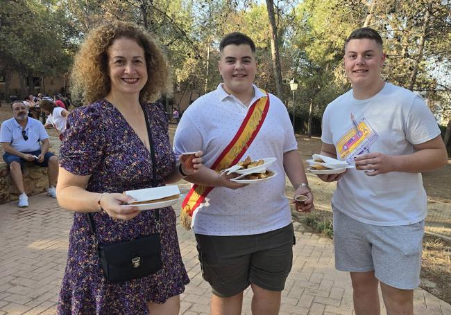 Desayuno popular en el Parque de los Pinos de Huétor Vega.