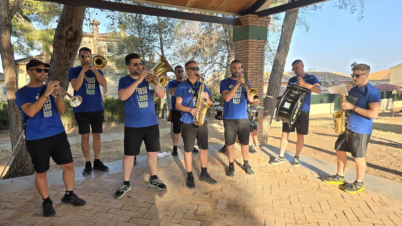 Desayuno popular en el Parque de los Pinos de Huétor Vega.