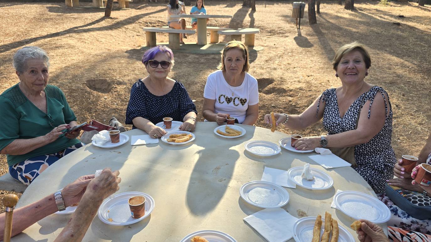 Desayuno popular en el Parque de los Pinos de Huétor Vega.
