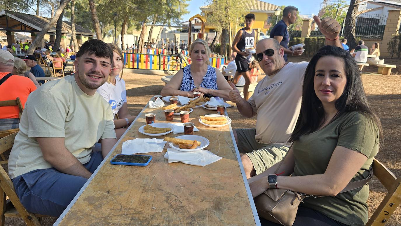 Desayuno popular en el Parque de los Pinos de Huétor Vega.