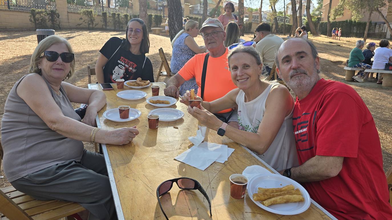Desayuno popular en el Parque de los Pinos de Huétor Vega.
