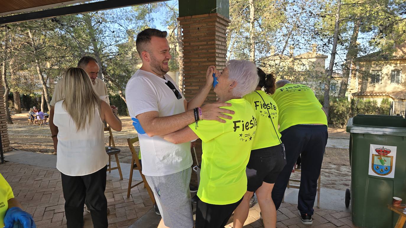 Desayuno popular en el Parque de los Pinos de Huétor Vega.