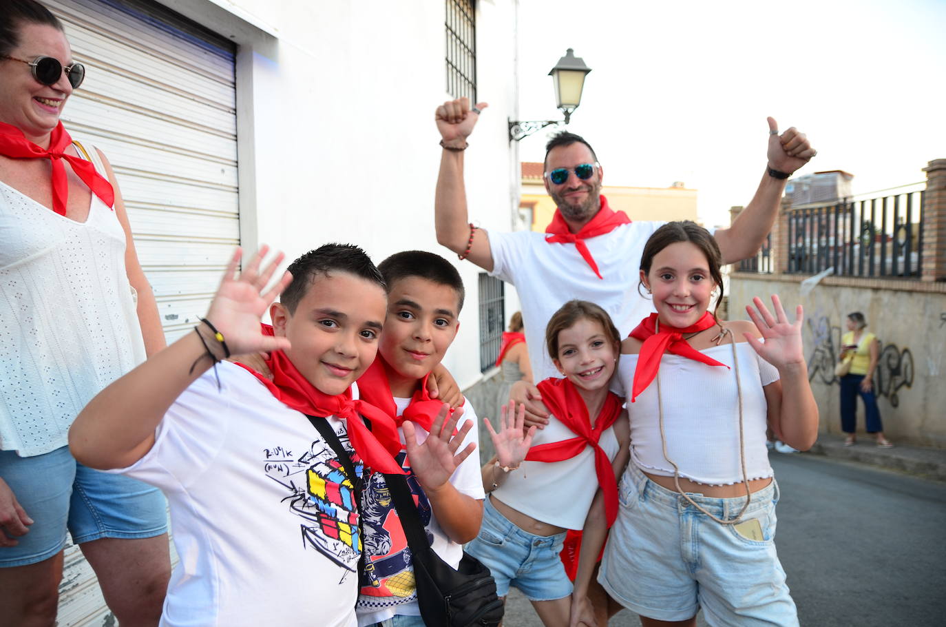 Huétor Vega vibra con su particular encierro de 'toros'