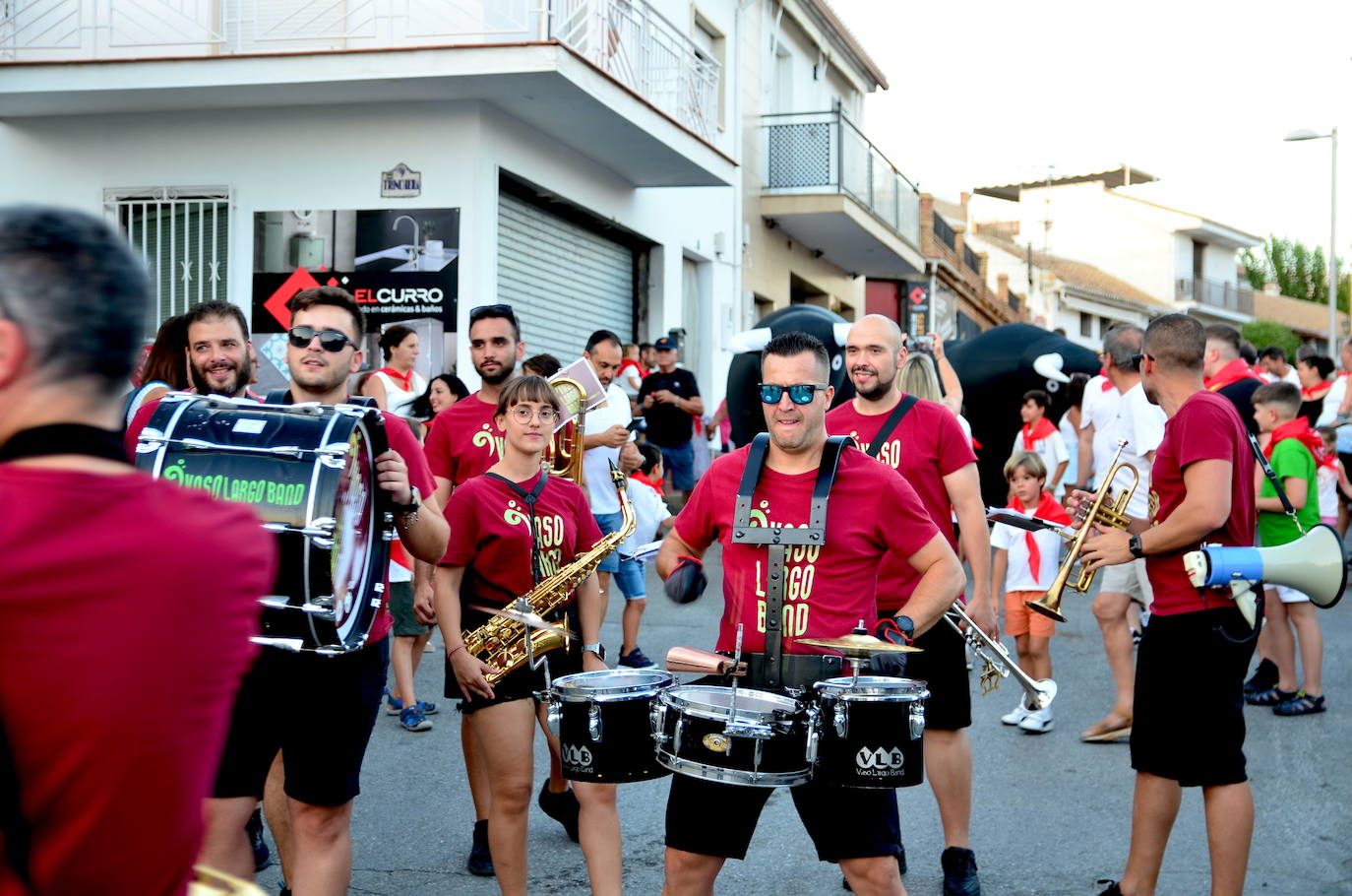 Huétor Vega vibra con su particular encierro de 'toros'