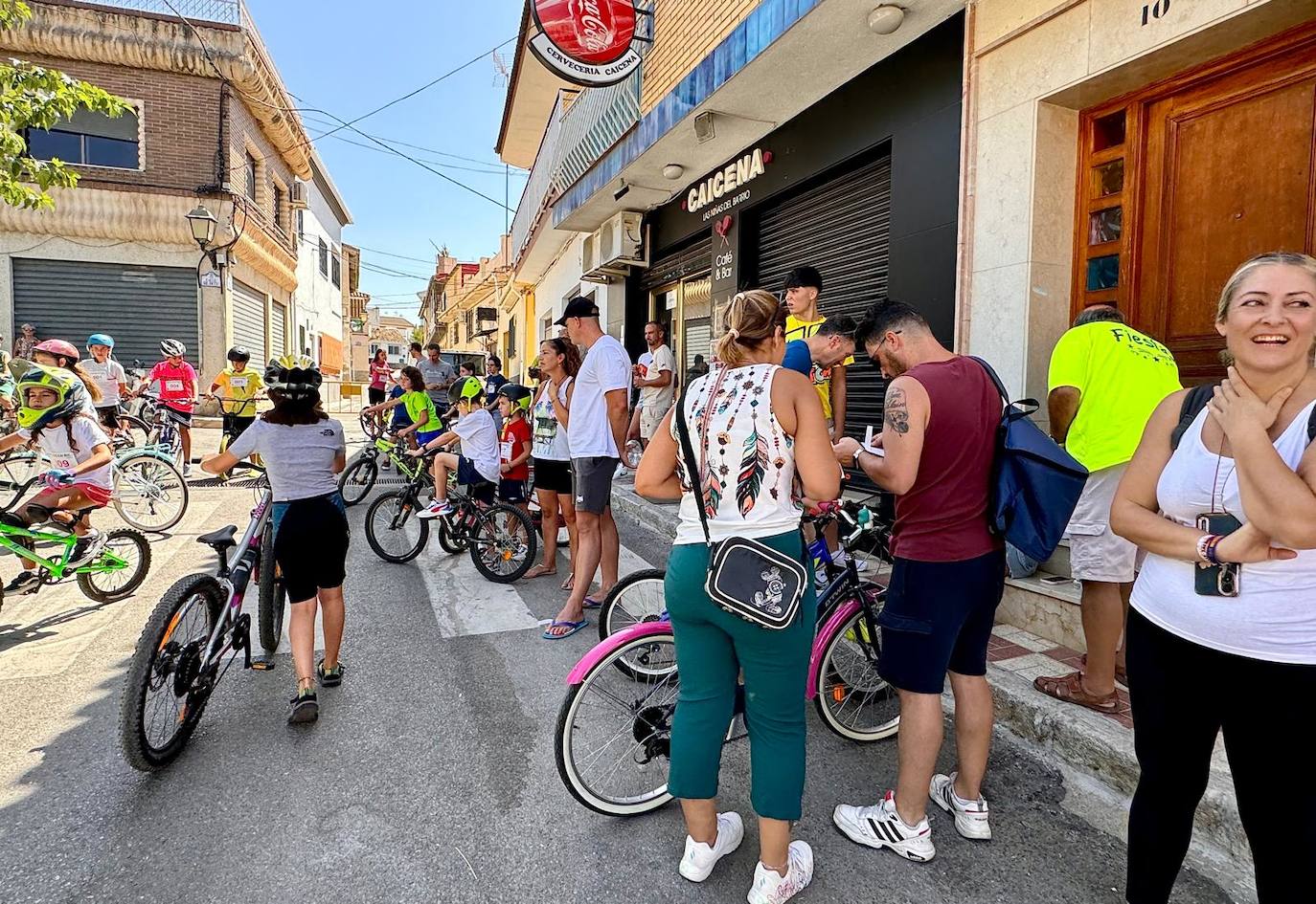 La fiesta del agua y la espuma refresca Huétor Vega