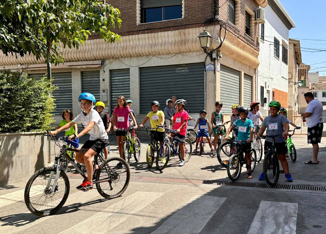 La fiesta del agua y la espuma refresca Huétor Vega