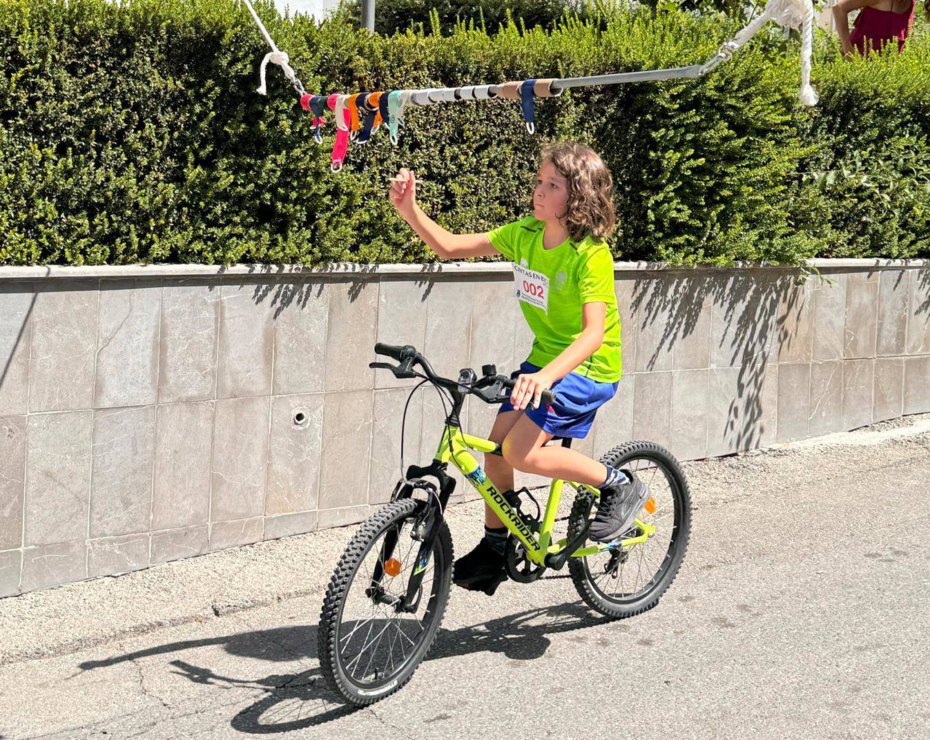 La fiesta del agua y la espuma refresca Huétor Vega