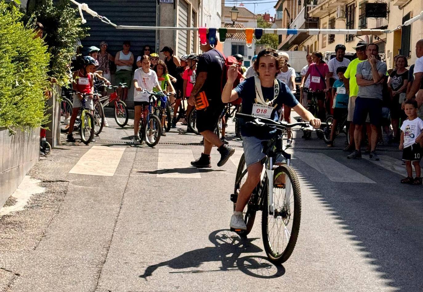 La fiesta del agua y la espuma refresca Huétor Vega