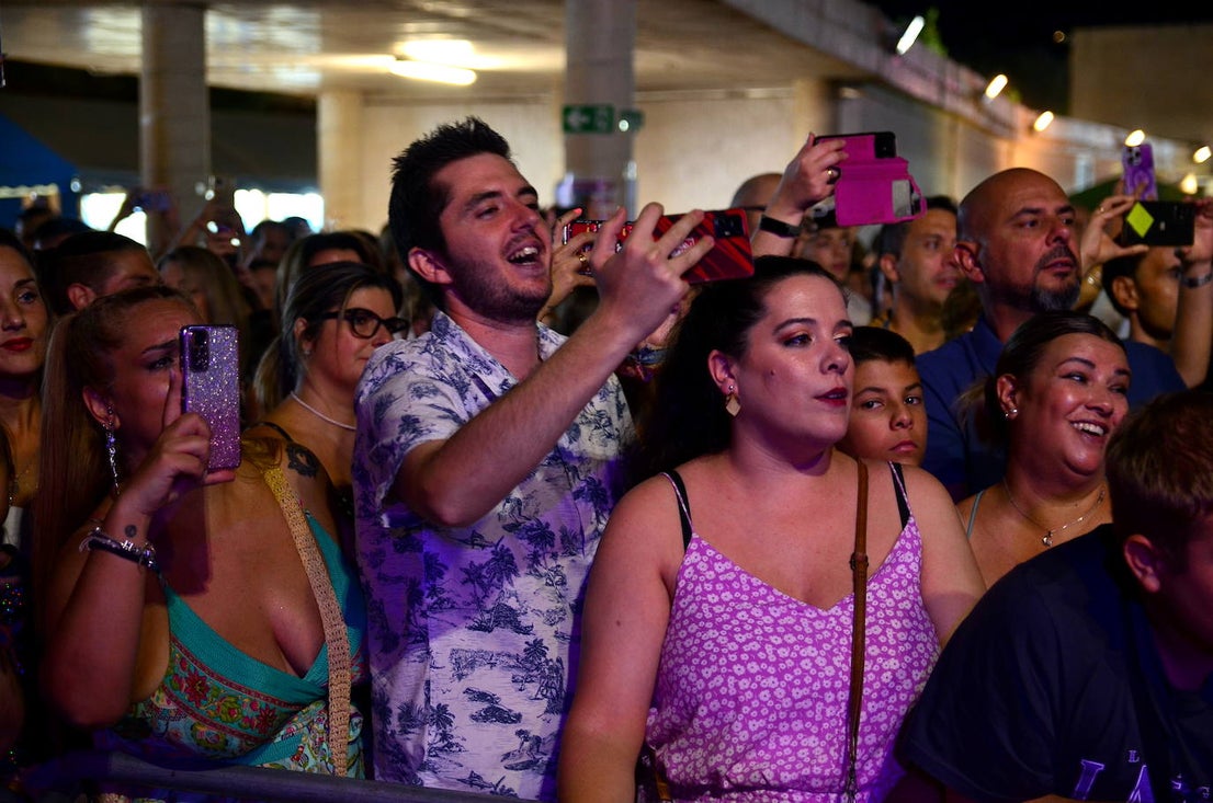 El ferial de Huétor Vega brinda y perrea