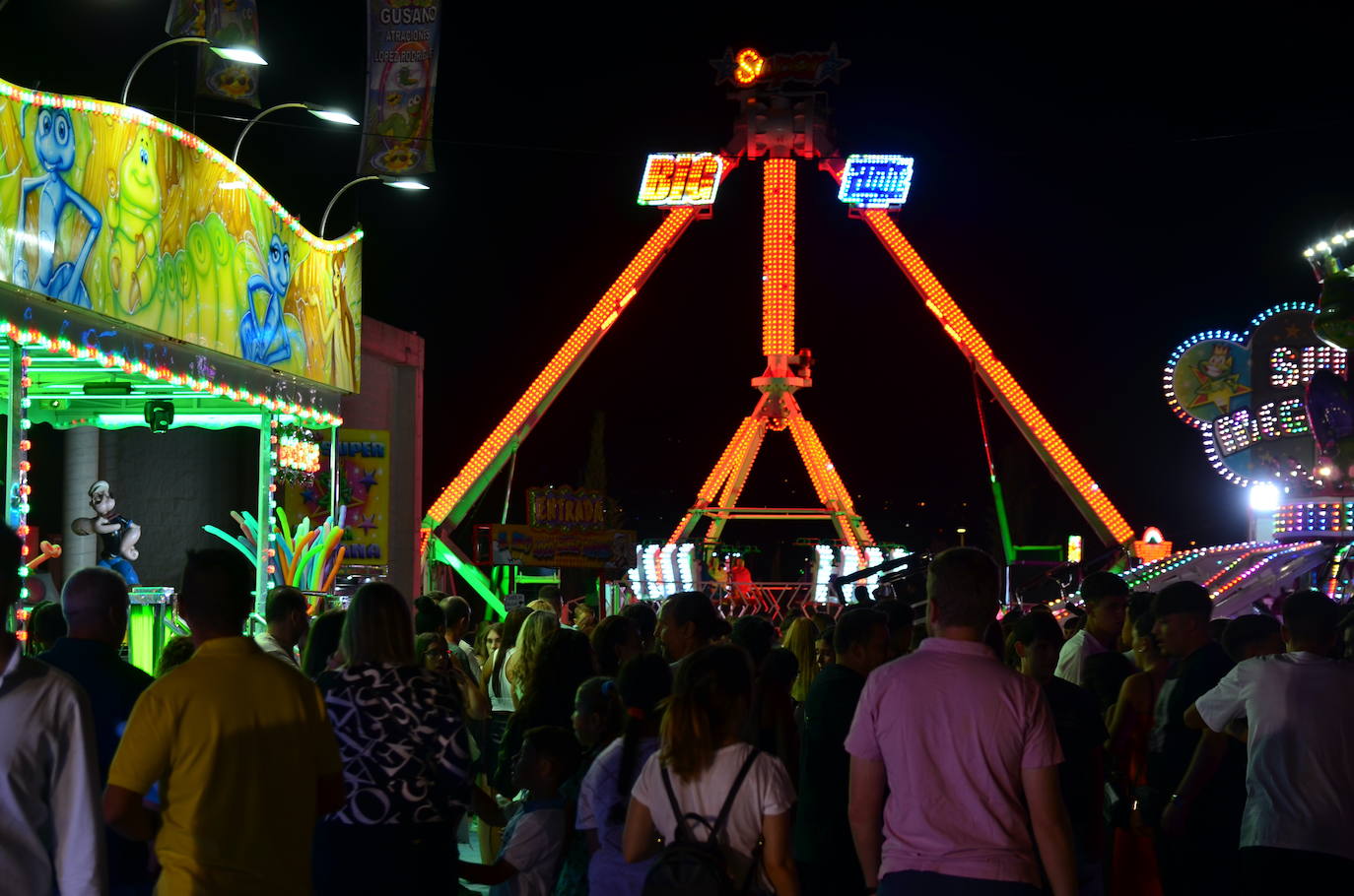 El ferial de Huétor Vega brinda y perrea