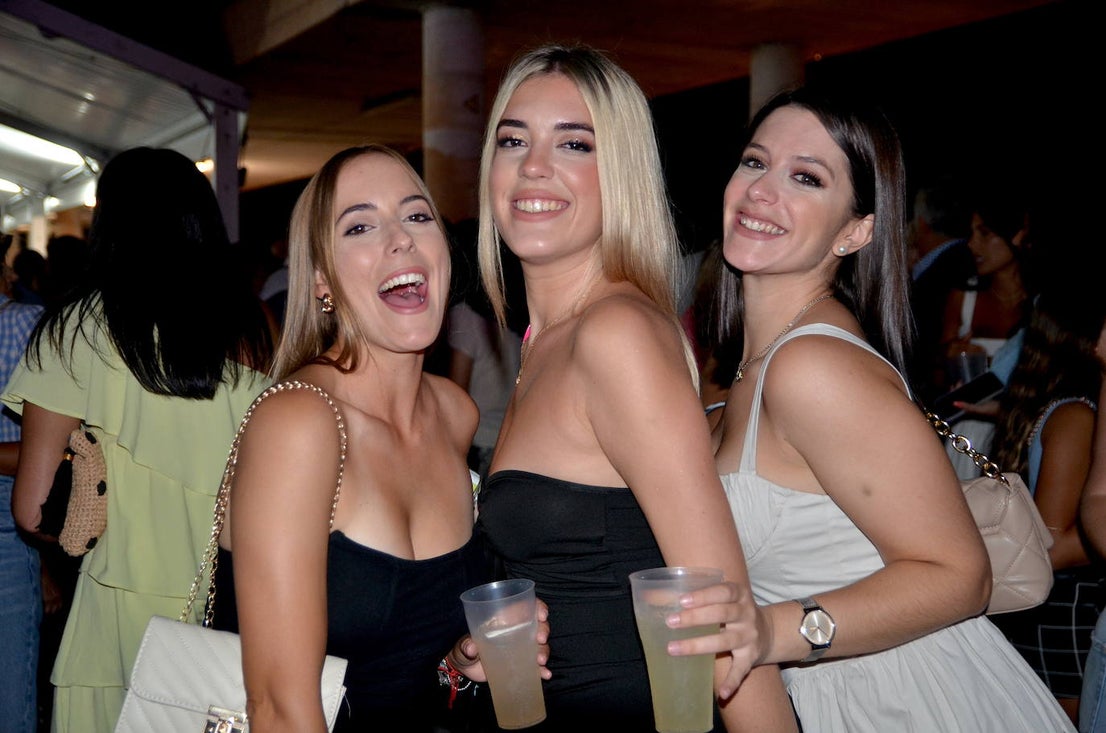El ferial de Huétor Vega brinda y perrea