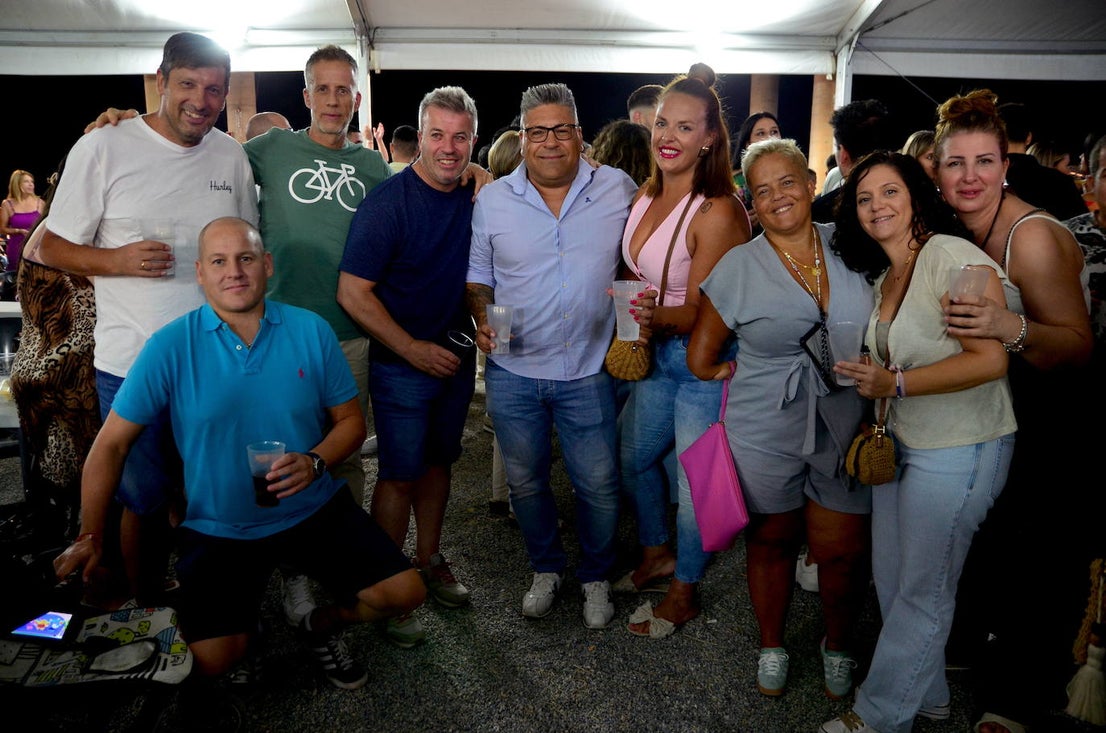 El ferial de Huétor Vega brinda y perrea