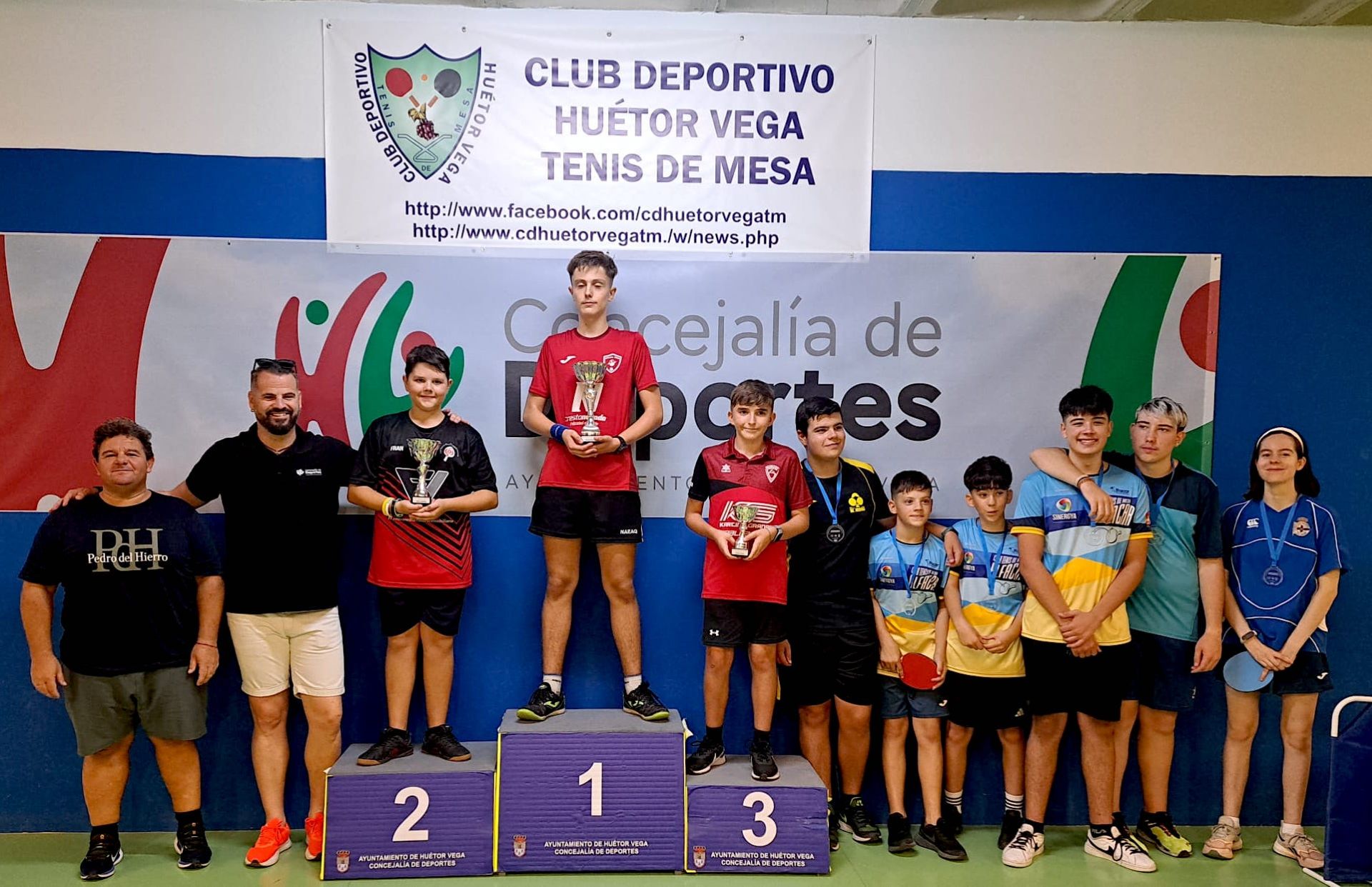 Los nueve palistas del grupo B.