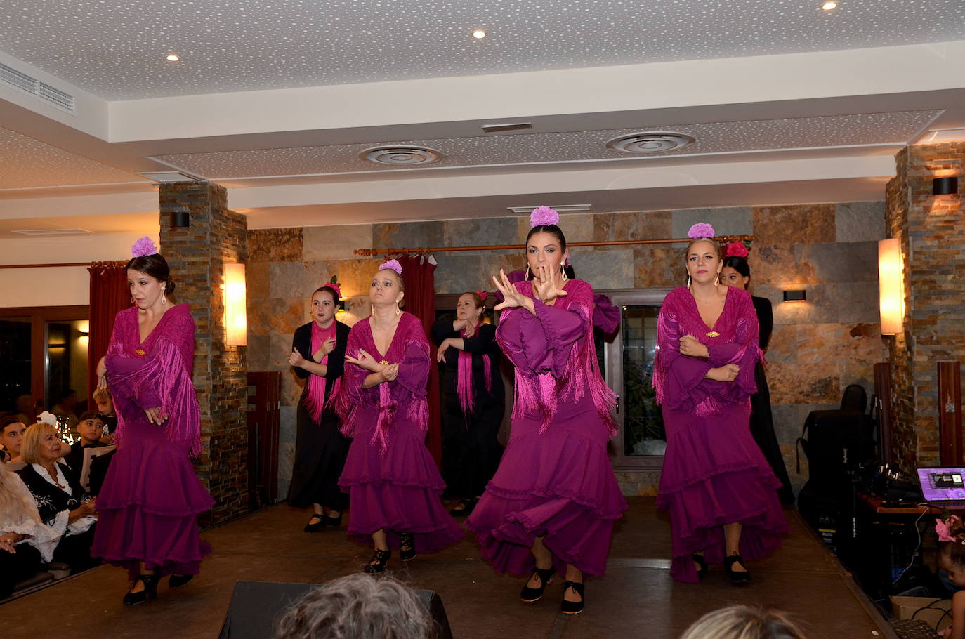 Cena, baile y canción de autor en San Miguel de Huétor Vega