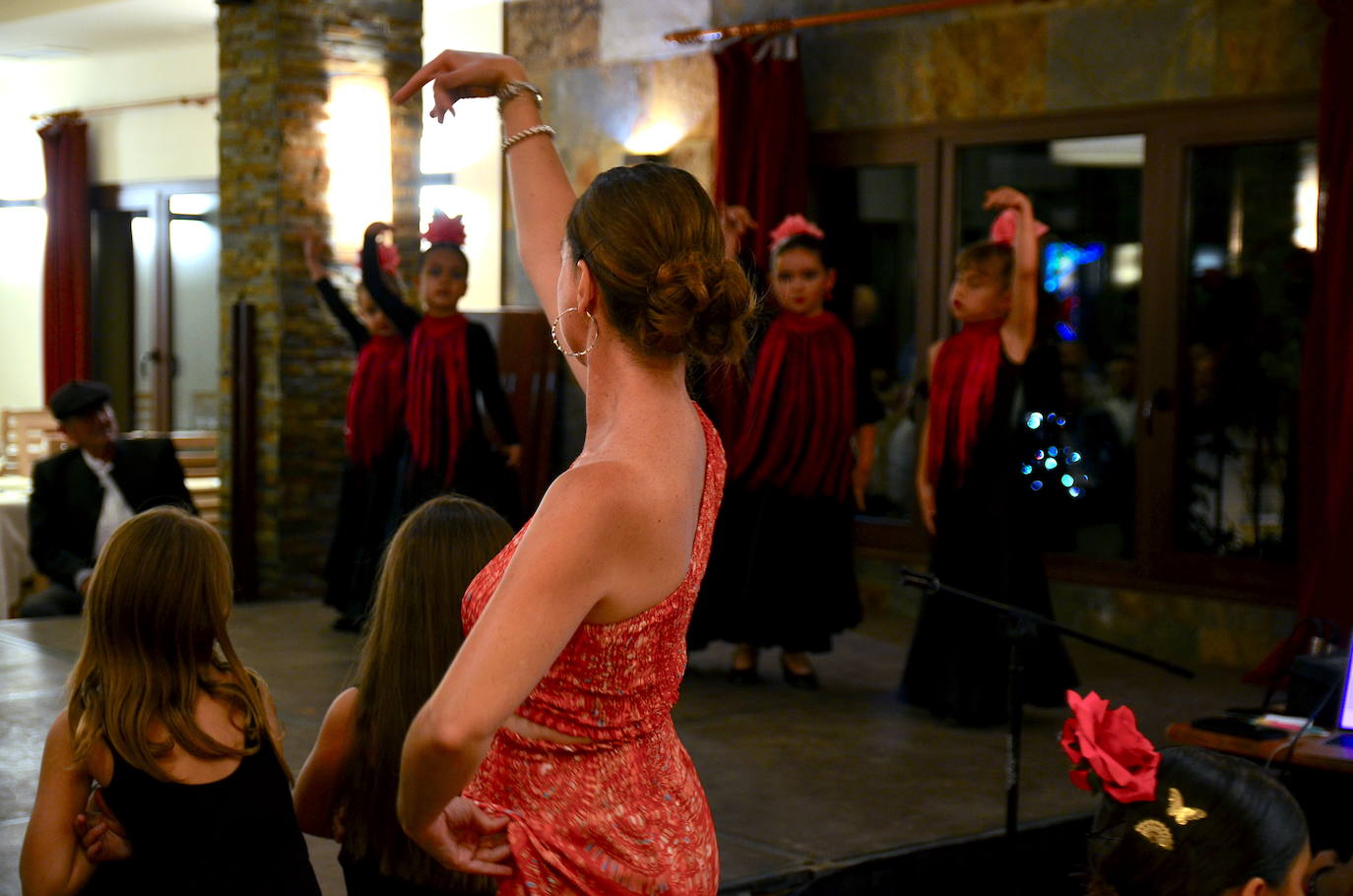 Cena, baile y canción de autor en San Miguel de Huétor Vega
