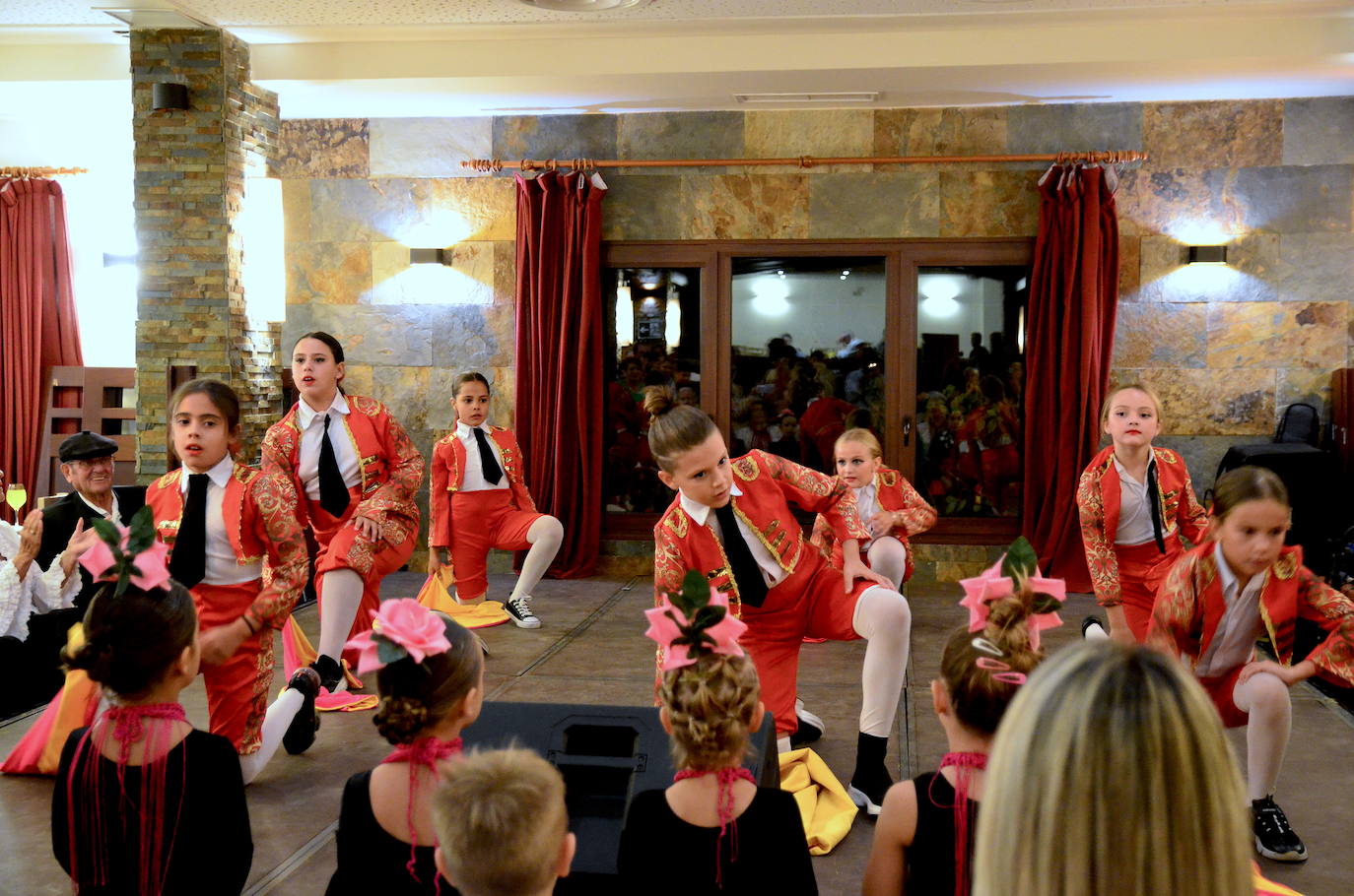 Cena, baile y canción de autor en San Miguel de Huétor Vega