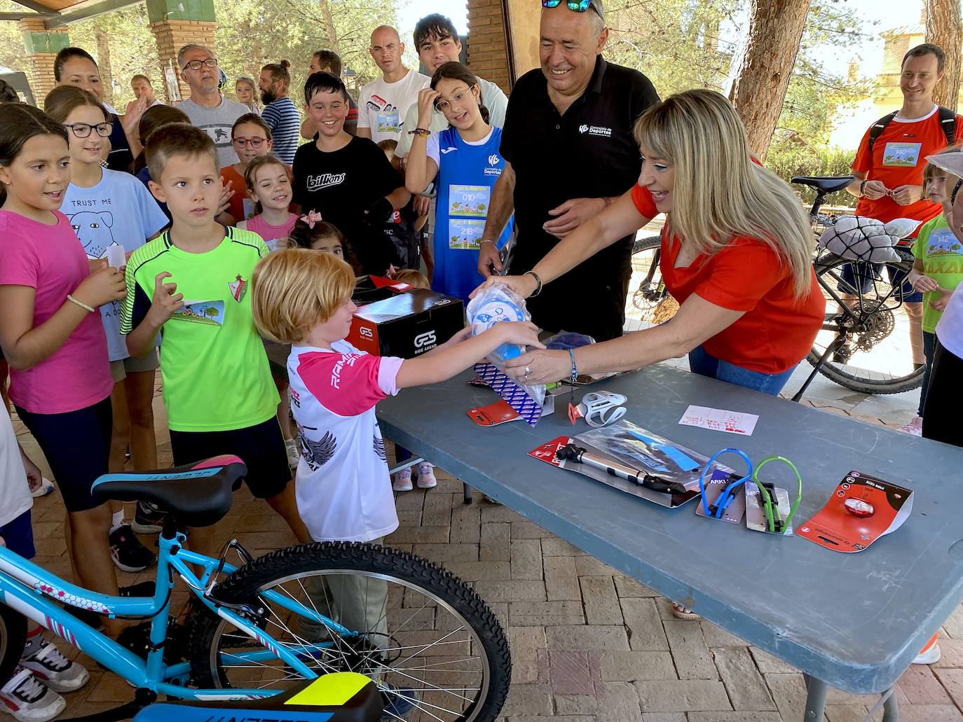 Barbacoa sobre ruedas en el Parque de los Pinos de Huétor Vega