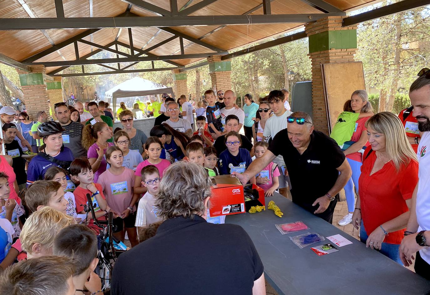 Barbacoa sobre ruedas en el Parque de los Pinos de Huétor Vega