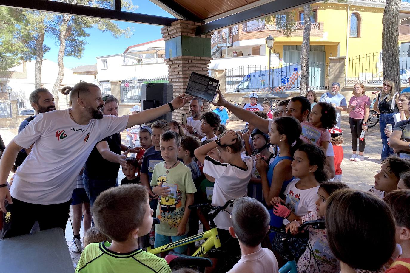 Barbacoa sobre ruedas en el Parque de los Pinos de Huétor Vega
