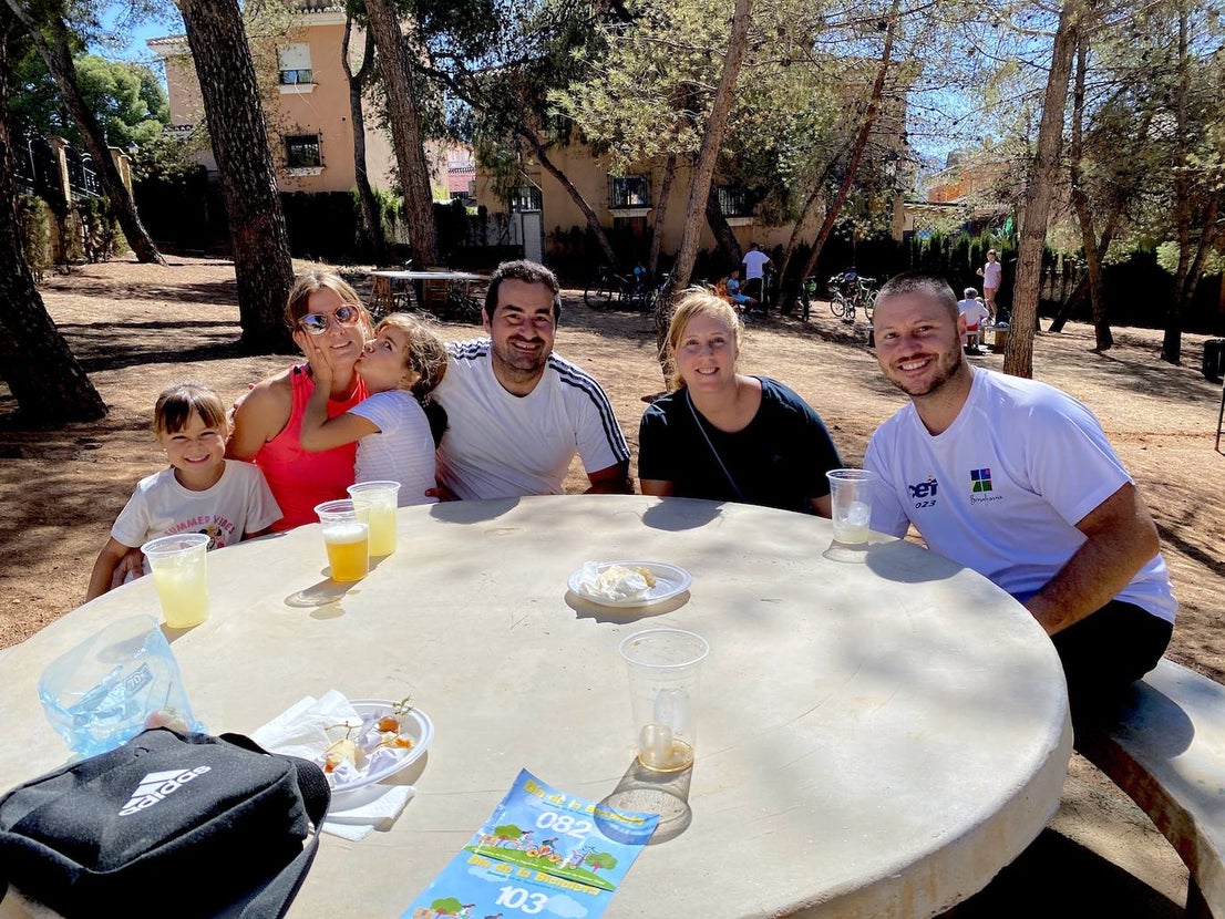Barbacoa sobre ruedas en el Parque de los Pinos de Huétor Vega