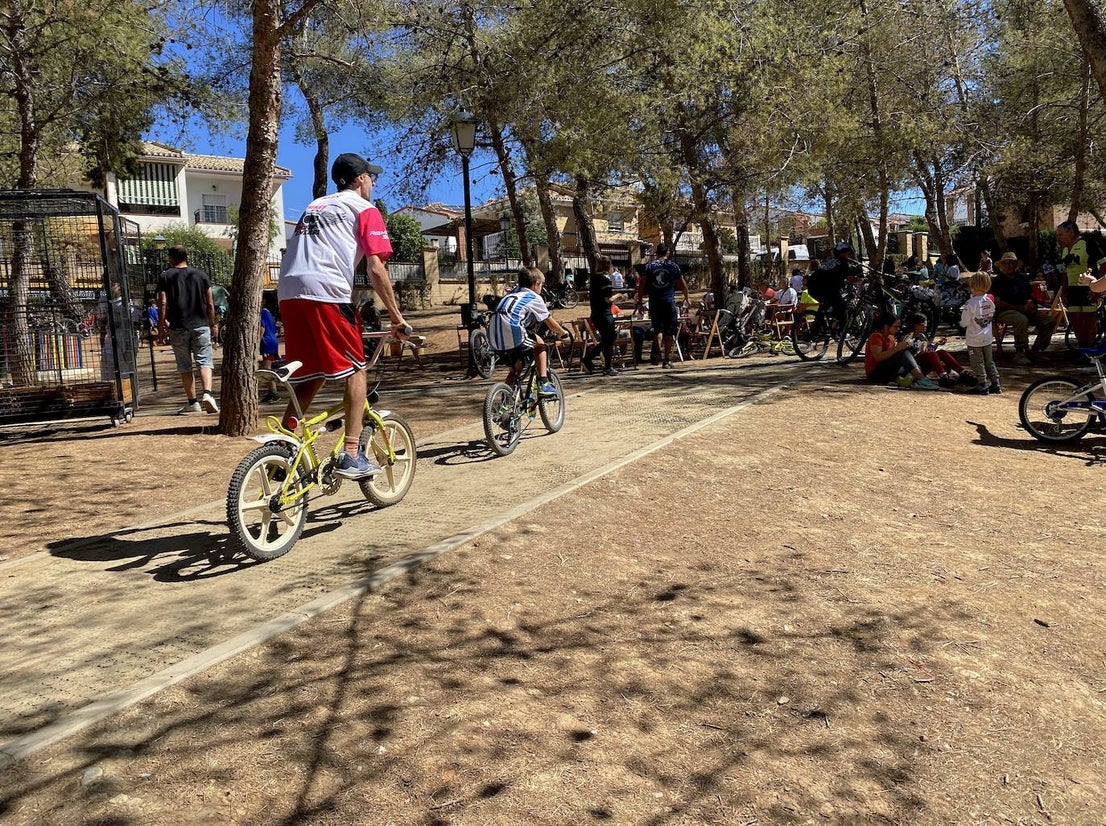 Barbacoa sobre ruedas en el Parque de los Pinos de Huétor Vega