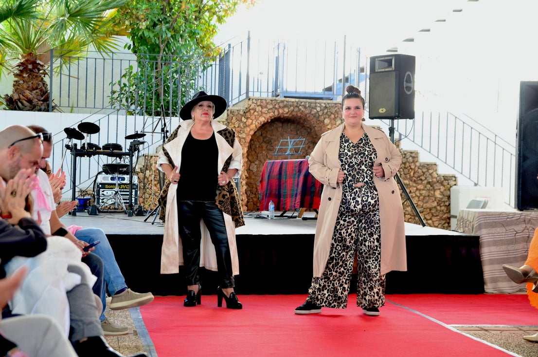El comercio local de Huétor Vega desfila en su alfombra roja