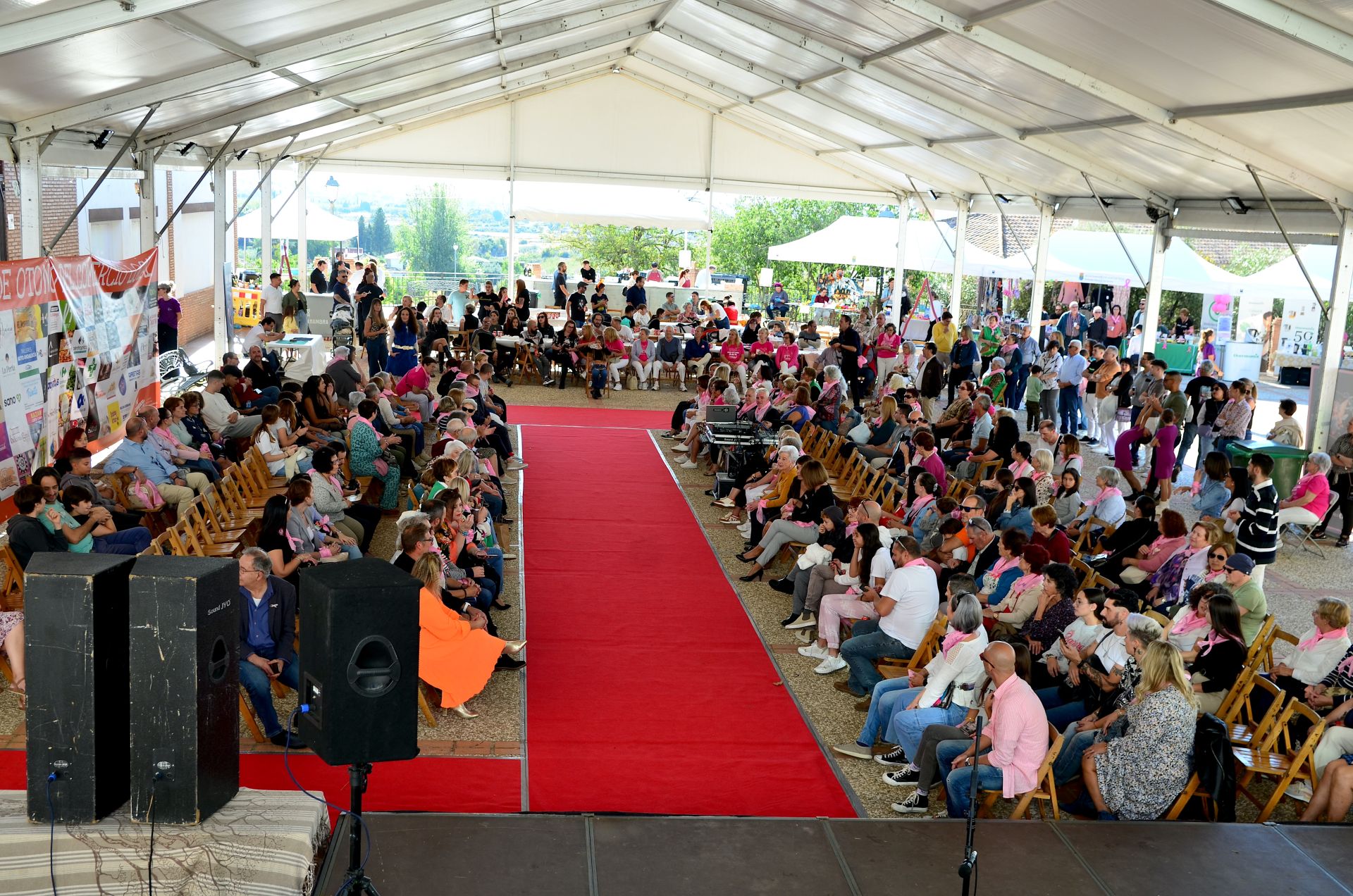 El comercio local de Huétor Vega desfila en su alfombra roja