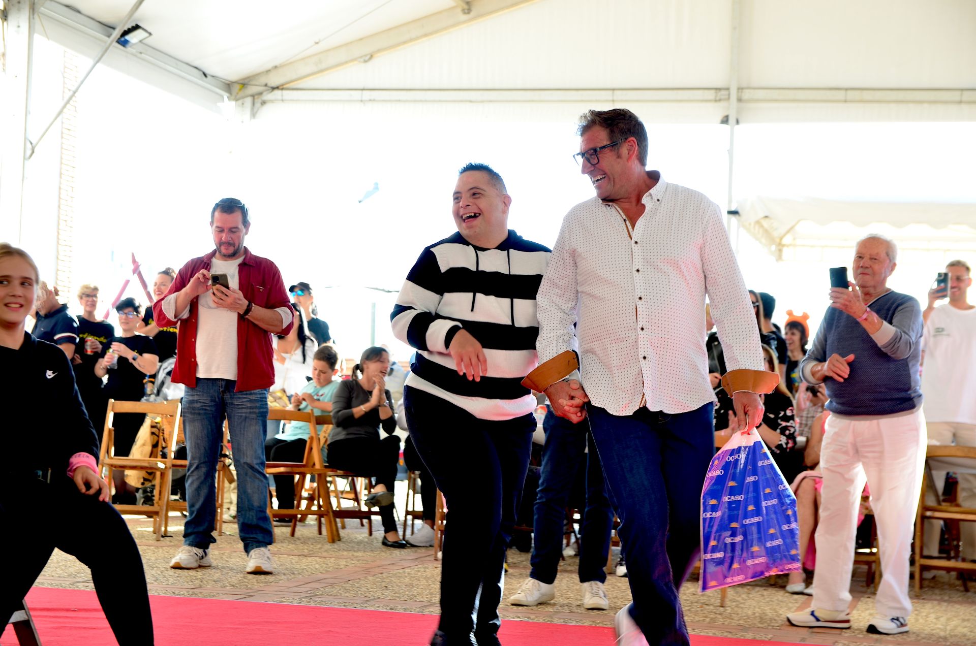 El comercio local de Huétor Vega desfila en su alfombra roja