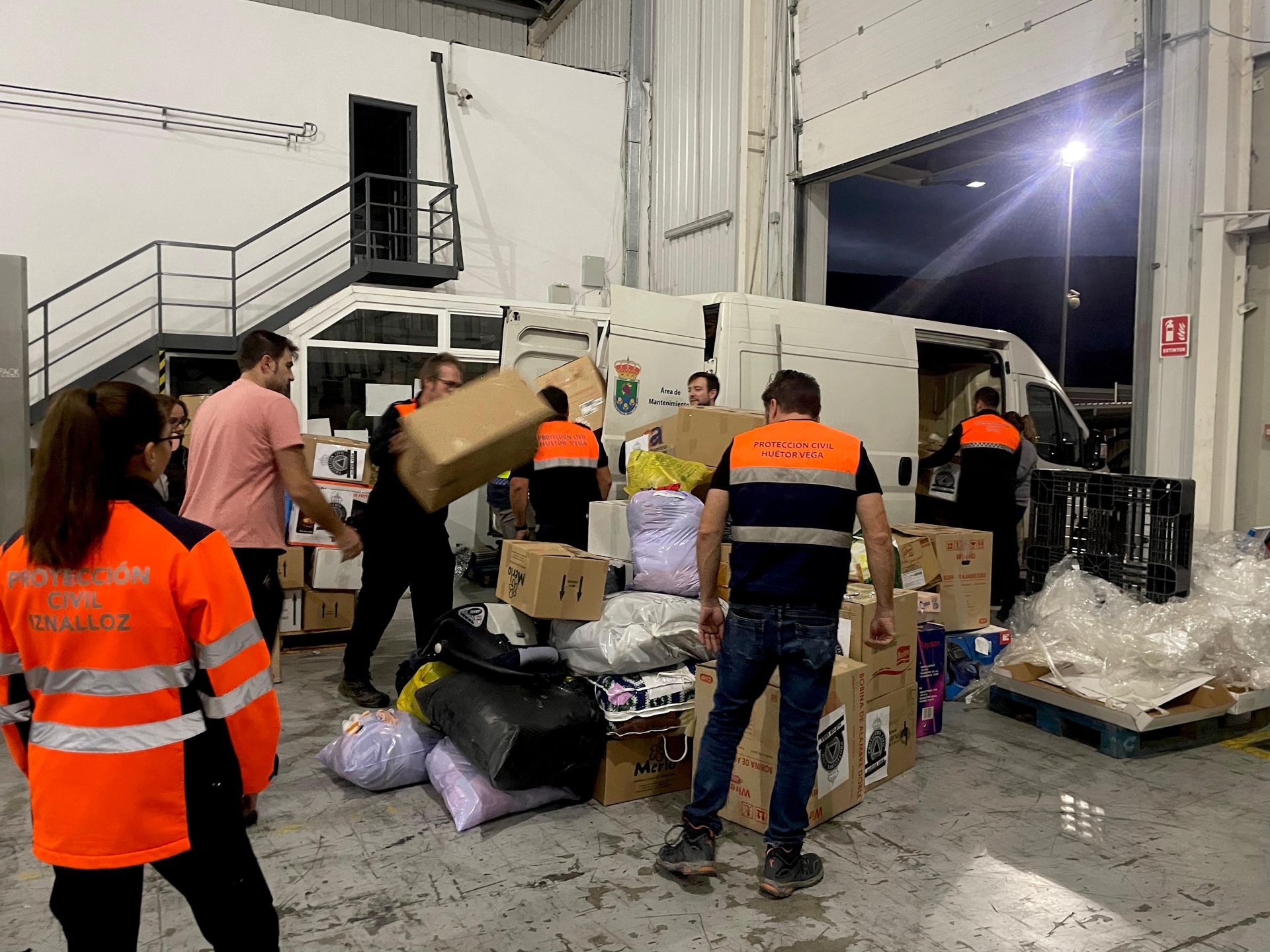 El llamamiento realizado por Protección Civil y el Ayuntamiento de Huétor Vega tuvo una gran respuesta.